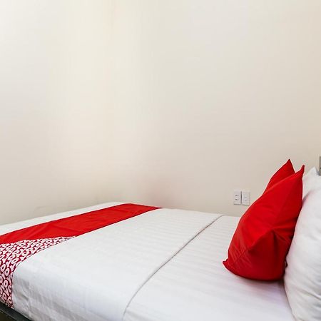 Oyo 438 Small Bay Hotel Ho Chi Minh City Exterior photo