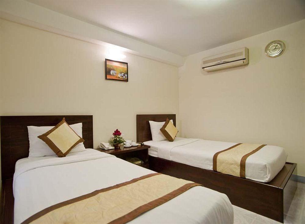 Oyo 438 Small Bay Hotel Ho Chi Minh City Exterior photo