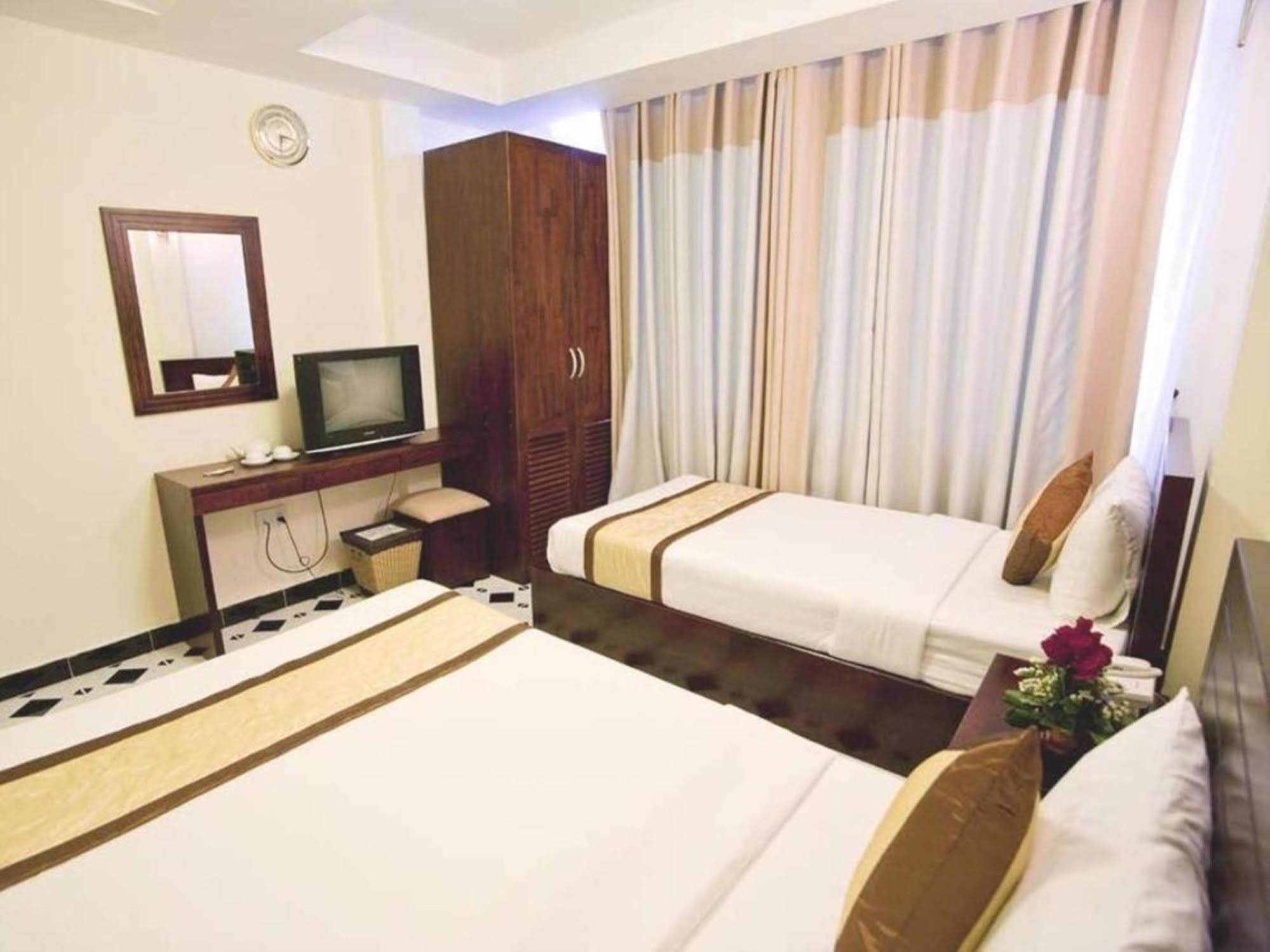 Oyo 438 Small Bay Hotel Ho Chi Minh City Exterior photo