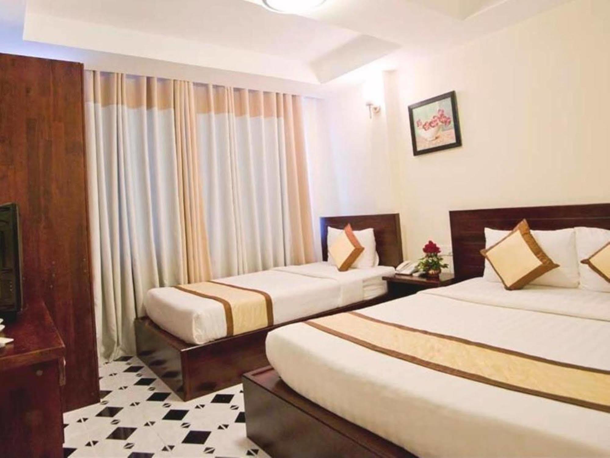 Oyo 438 Small Bay Hotel Ho Chi Minh City Exterior photo