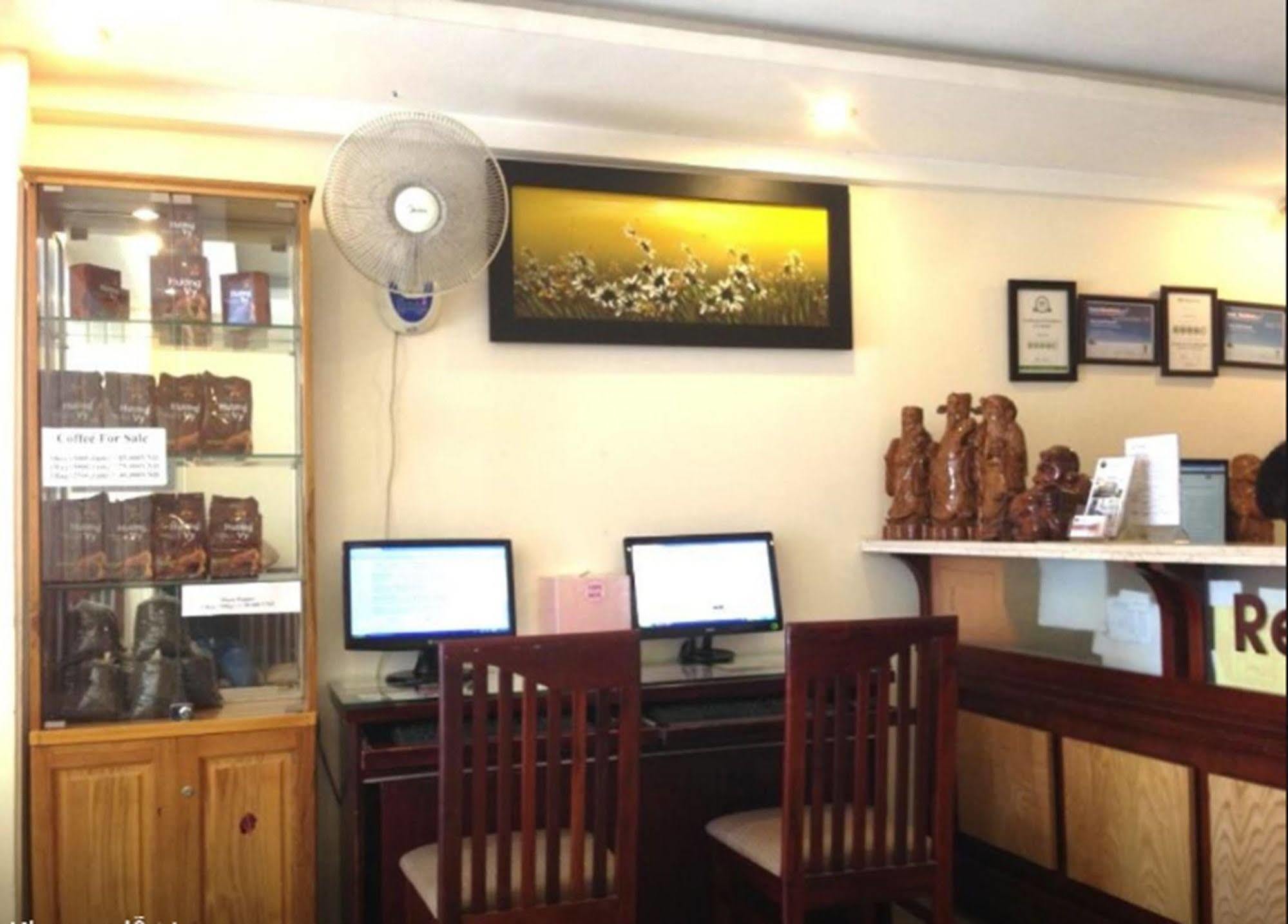 Oyo 438 Small Bay Hotel Ho Chi Minh City Exterior photo