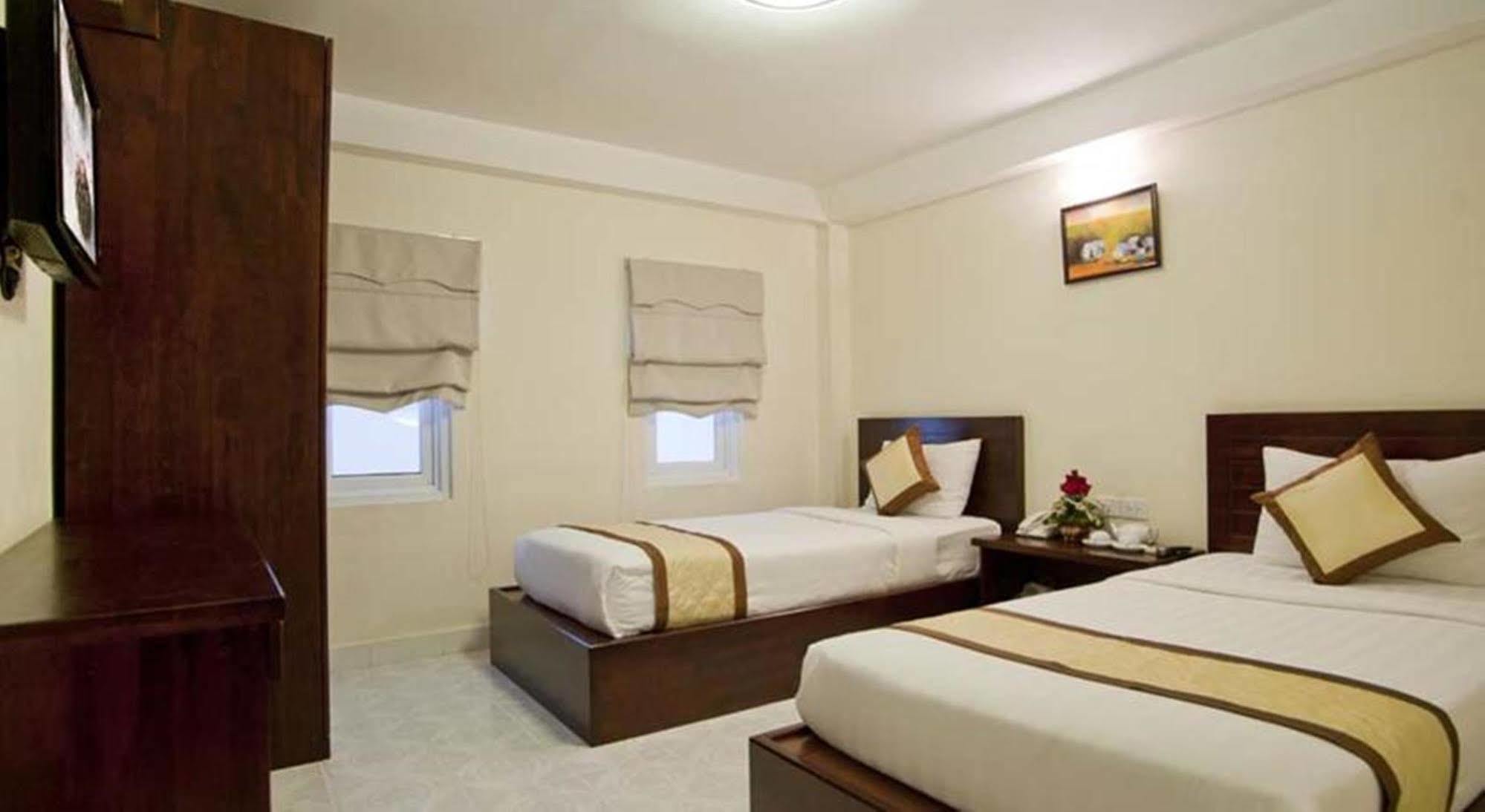 Oyo 438 Small Bay Hotel Ho Chi Minh City Exterior photo