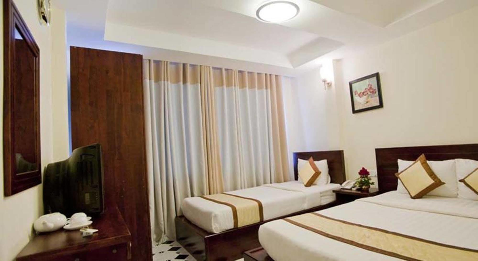 Oyo 438 Small Bay Hotel Ho Chi Minh City Exterior photo