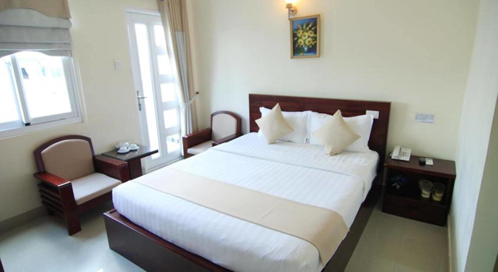 Oyo 438 Small Bay Hotel Ho Chi Minh City Exterior photo