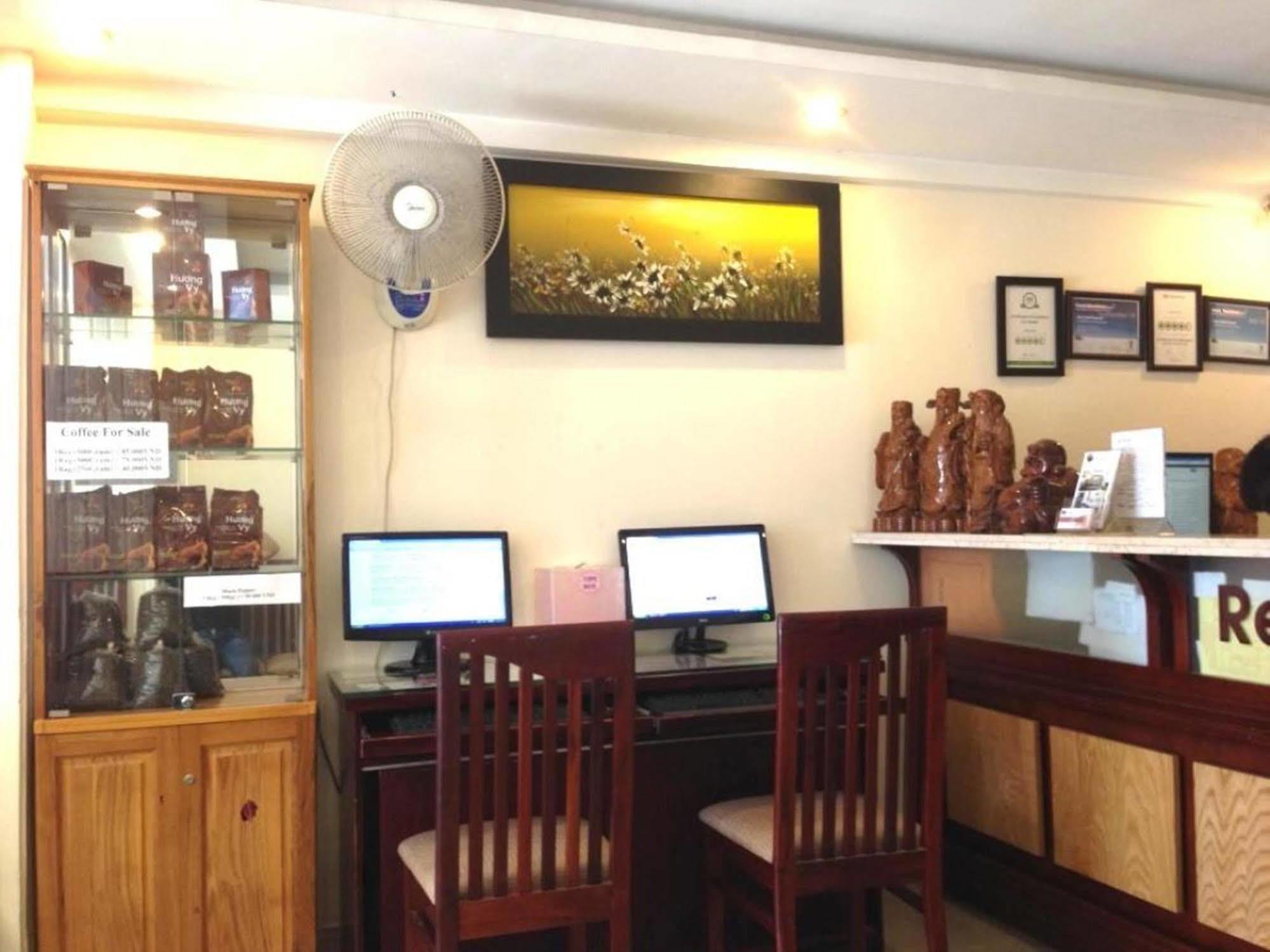 Oyo 438 Small Bay Hotel Ho Chi Minh City Exterior photo