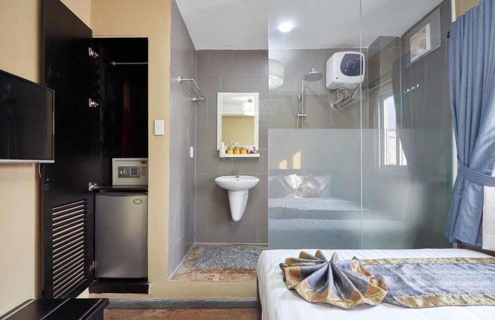 Oyo 438 Small Bay Hotel Ho Chi Minh City Exterior photo