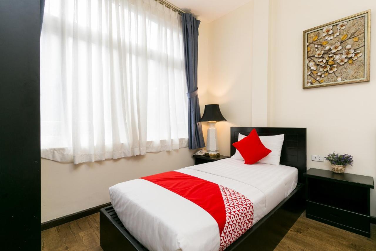 Oyo 438 Small Bay Hotel Ho Chi Minh City Exterior photo
