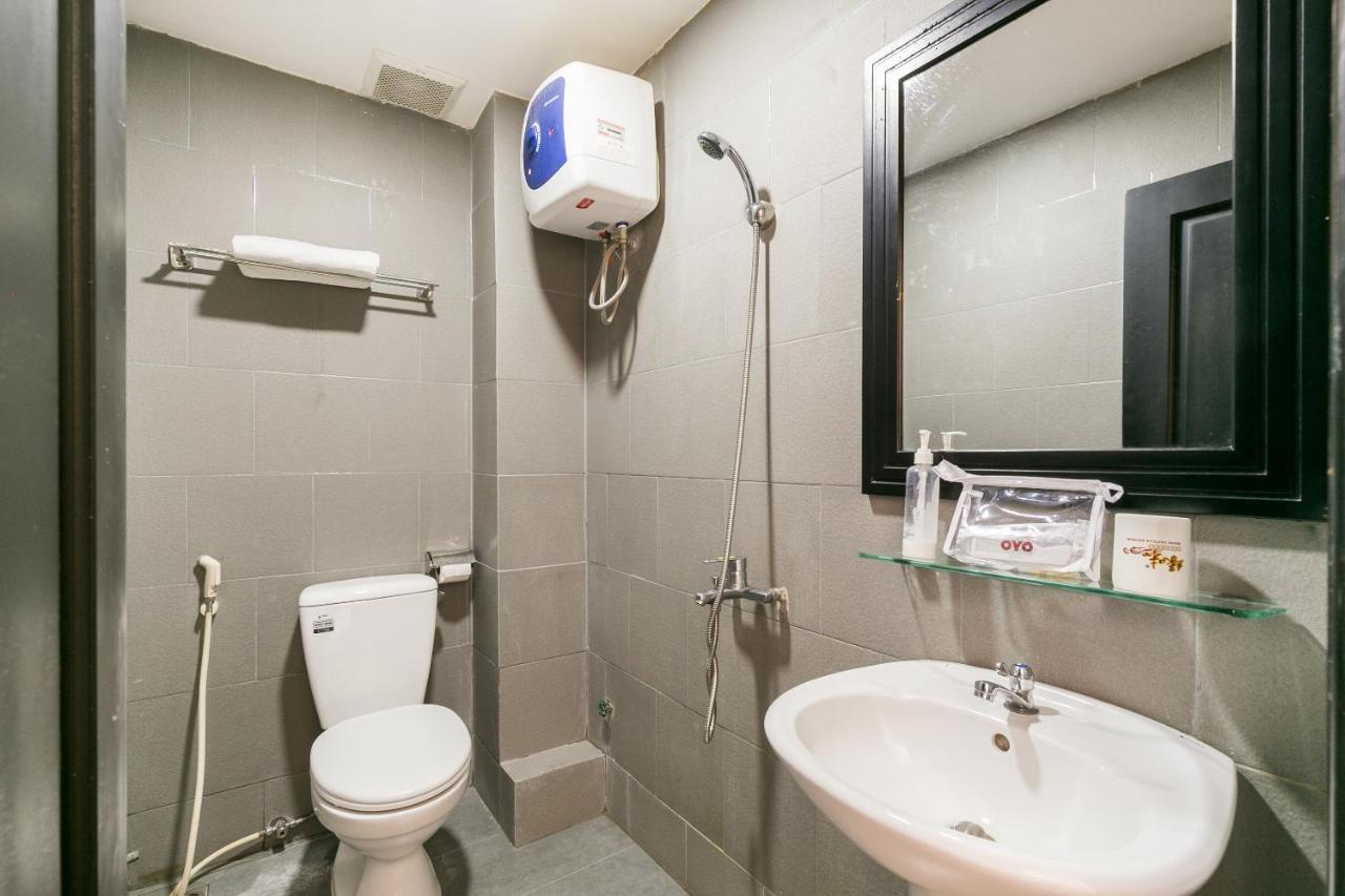 Oyo 438 Small Bay Hotel Ho Chi Minh City Exterior photo